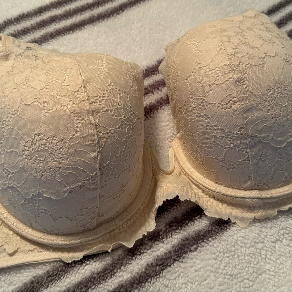 Aerie cream color lace bra. NEVER WORN.